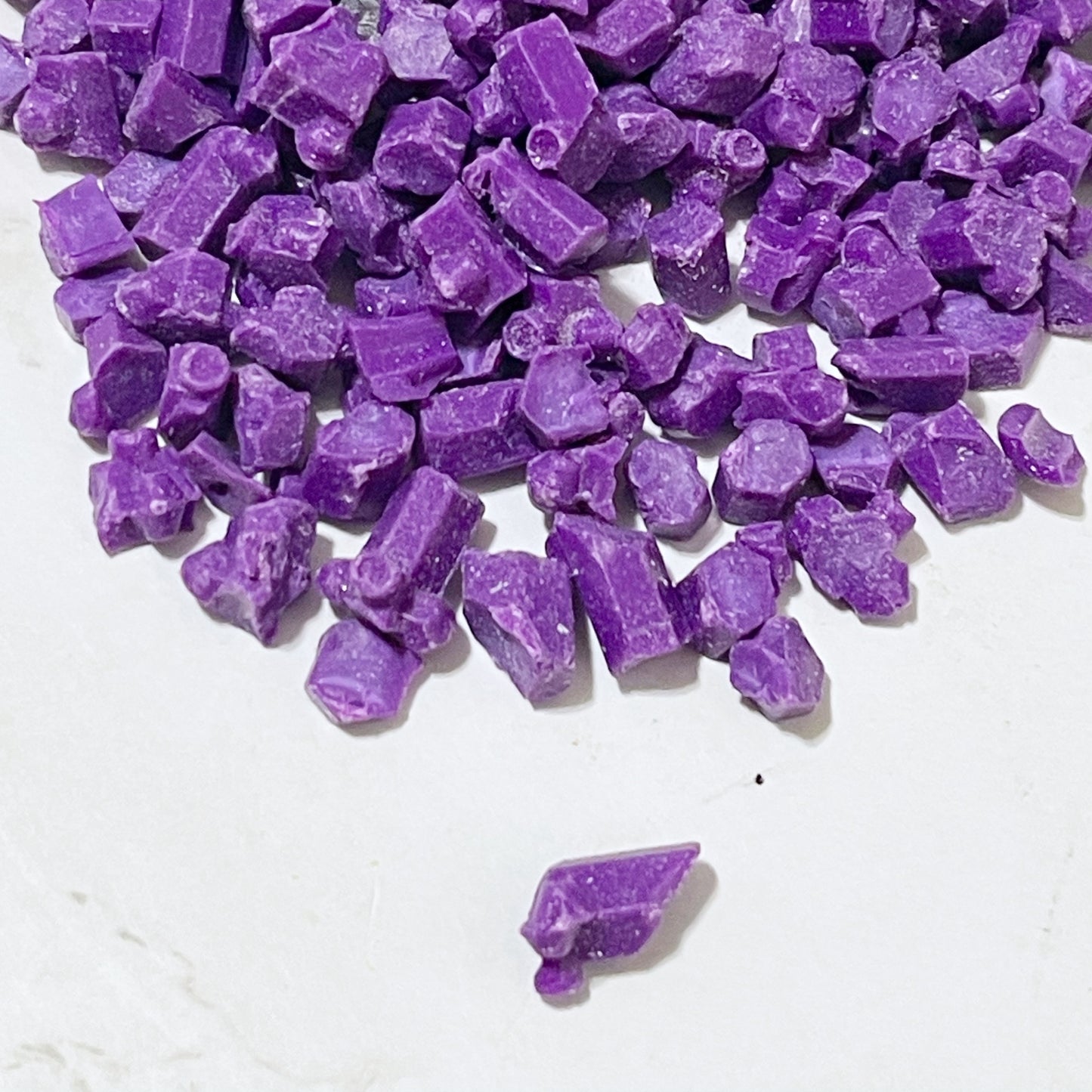 Solid colored silica beads